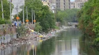 नालों में कूड़ा फेंकने वालों पर होगी कार्रवाई। फोटो: आर्काइव