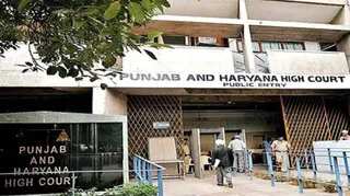 नौसेना अफसरों की रिहाई की मांग को लेकर हाईकोर्ट में दायर की गई याचिका।