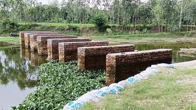 ₹20 से लेकर ₹25 हजार तक... जब सरकारी तंत्र हारा तो ग्रामीणों की 'कारसेवा' ने बहल्ला नदी पर खड़ा किया पुल