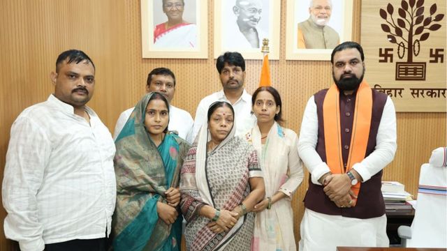 भरत तिवारी के परिजनों से मिले सीएम सम्राट चौधरी, बोले- दोषी के खिलाफ होगी कार्रवाई
