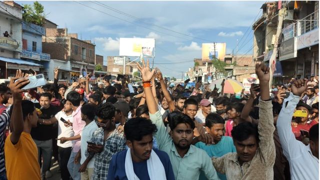 सोशल मीडिया पर छात्र आंदोलन को लेकर डाला भड़काऊ पोस्ट, शिवहर में पुलिस ने 9 को हिरासत में लिया 
