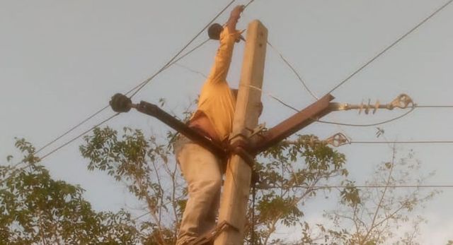 रायबरेली में आठ घंटे ठप रही 50 गांवों की बिजली आपूर्ति, सप्लाई कटने से दो लाख लोग रहे परेशान