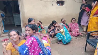 सहोदर यादव की माैत के बाद बिलखते उसके स्वजन। (फोटो जागरण)