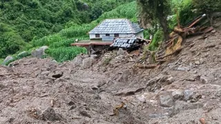 हिमाचल प्रदेश में भारी बारिश का अलर्ट जारी किया गया है।