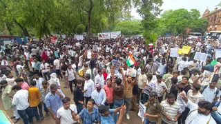 जंतर-मंतर पर हो रहे आंदोलन के समर्थन में प्रयागराज में जुटी छात्रों की भीड़। जागरण
