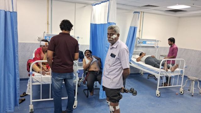 रोहतास में सड़क हादसा: शिवसागर में कंटेनर से टकराई पर्यटकों की बस, तमिलनाडु के 10 श्रद्धालु गंभीर रूप से घायल
