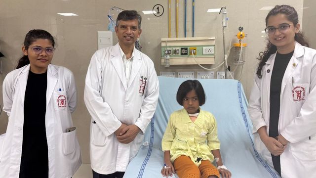एसजीपीजीआई के चिकित्सकों ने रचा इतिहास, भारत में पहली बार छह वर्ष की बच्ची की सफल रोबोटिक थायरॉयड सर्जरी