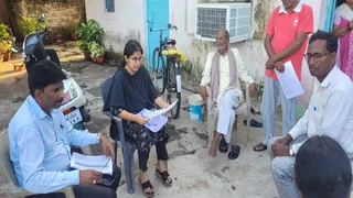 बोकारो में SIR के दाैरान मतदाताओं से प्राप्त की जा रही जानकारी। (प्रतीकात्मक फोटो)