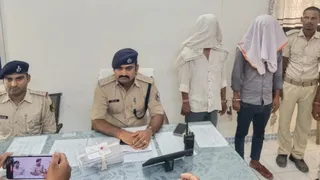 थानाध्यक्ष अभिषेक कुमार गुप्ता के नेतृत्व में बनी पुलिस टीम को मिली सफलता। बदमाशों के बारे में जानकारी देते अधिकारी। फोटो: विभाग