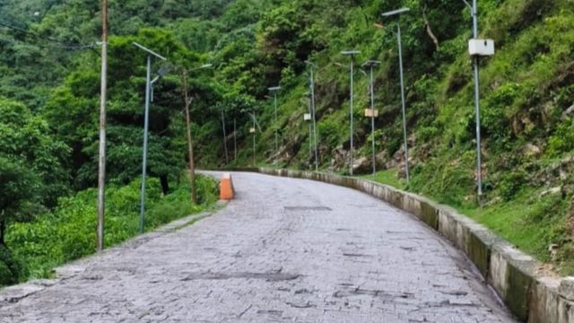 लगातार हो रही बारिश के कारण शिवखोड़ी यात्रा अभी भी बंद, कटड़ा से श्रद्धालुओं की आवाजाही पर रोक
