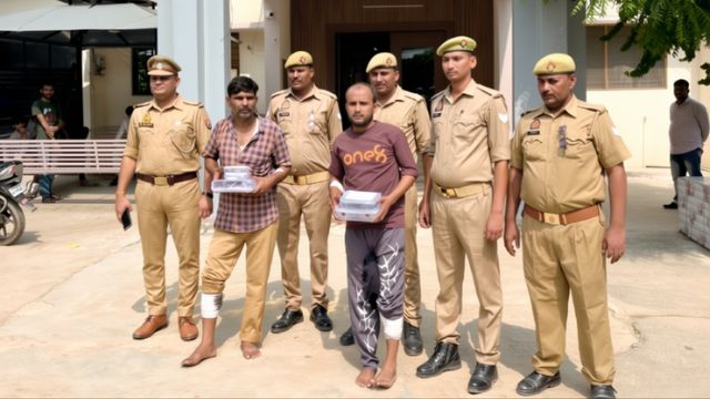 भदोही पुलिस मुठभेड़ में मेरठ के दो बदमाश घायल, ग्राहक सेवा केंद्र चोरी का खुलासा
