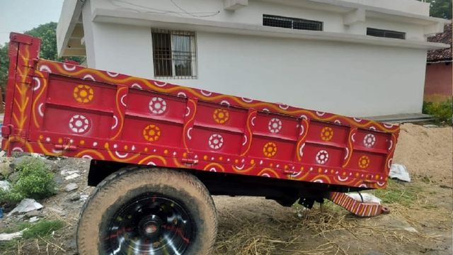 चतरा में चोरी की ट्रैक्टर ट्रॉली बरामद, नाबालिग गिरफ्तार; गिरोह के चार सदस्य फरार

