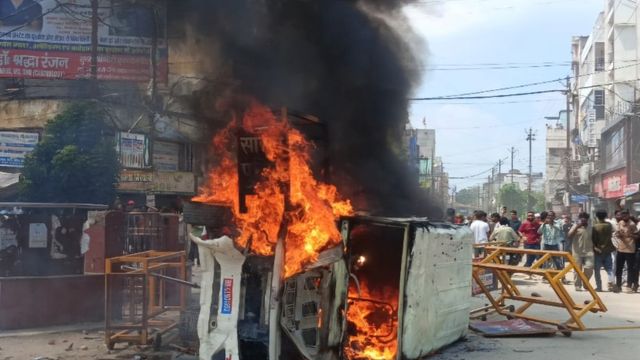 धू-धू कर जल रही थी बिहार पुलिस की गाड़ी... अंदर बंद था कैदी, फिर ASI ने जो किया, जानकर रह जाएंगे हैरान
