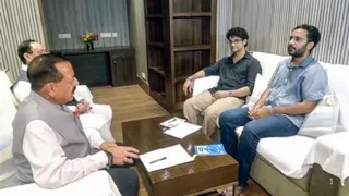केंद्रीय मंत्री जेपी नड्डा ने 'कॉकरोच जनता पार्टी' के प्रतिनिधियों से मुलाकात के बाद घोषणा की