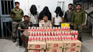 हजारीबाग पुलिस ने चौपारण में अवैध शराब पकड़ी। जागरण
