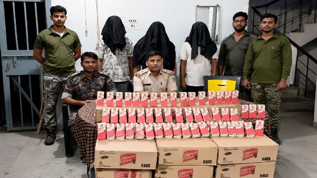 हजारीबाग में अंग्रेजी शराब की 864 बोतल बरामद, बिहार भेजी जा रही थी बड़ी खेप; 3 तस्कर गिरफ्तार