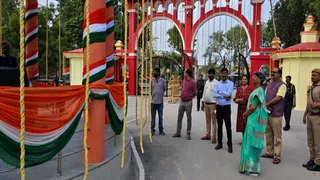 पूर्वांचल विश्वविद्यालय दीक्षा समारोह: राज्यपाल के आगमन से पहले सुरक्षा व्यवस्था का जायजा।