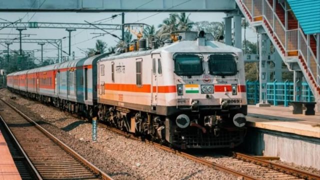 कासगंज-ऐशबाग एक्सप्रेस का गोला और लखीमपुर में भी होगा ठहराव, टाइम टेबल जारी
