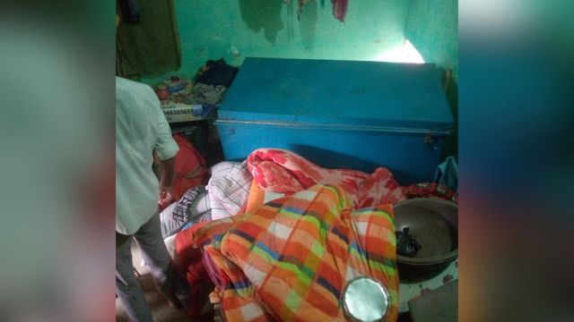 लखीमपुर में एक ही रात दो घरों में चोरी, दीवार काटकर जेवर और नगदी लेकर चोर फरार
