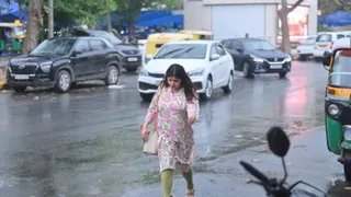 नोएडा में बारिश से मौसम सुहावना। फोटो: आर्काइव