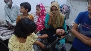 फूड पॉयजनिंग होने पर अस्पताल में भर्ती महिलाएं व बच्चे