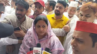 रामपुर पहुंचे सपा के प्रतिनिधि मंडल में शामिल सांसद रुचि वीरा व अन्य