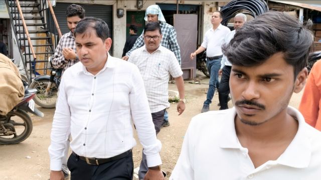 सोनभद्र में ओवरब्रिज के पास बनेगा वैकल्पिक लिंक मार्ग, एक हफ्ते में पूरा होगा काम, डीएम ने दिए निर्देश