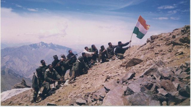 Kargil Vijay Diwas 2026: मां भारती के जांबाज बेटों का प्रण... पिता को कभी देखा नहीं, फिर भी पहन ली वही वर्दी