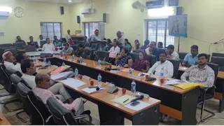 दरभंगा नगर निगम सामान्य बोर्ड की बैठक में मौजूद पदाधिकारी। जागरण