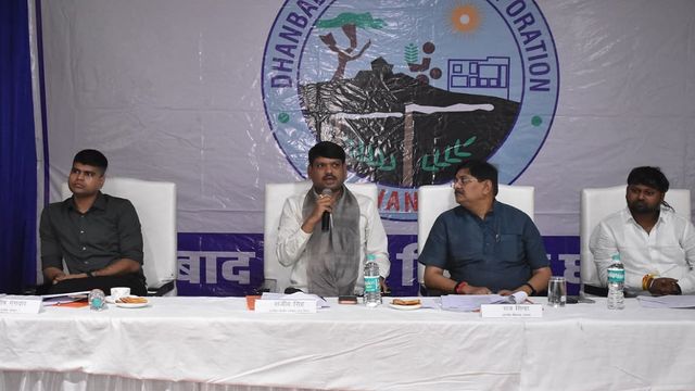 ये क्या हाल हो गया धनबाद नगर निगम का! बोर्ड बैठक में विकास पर चर्चा की जगह हंगामा, मेयर रहे मौन