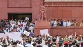 सरकार को घेरने की कोशिश में विपक्ष।