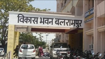 बलरामपुर में पीएम आवास ग्रामीण सूची में डेढ़ साल की देरी, निराशा में बदल रही उम्मीद
