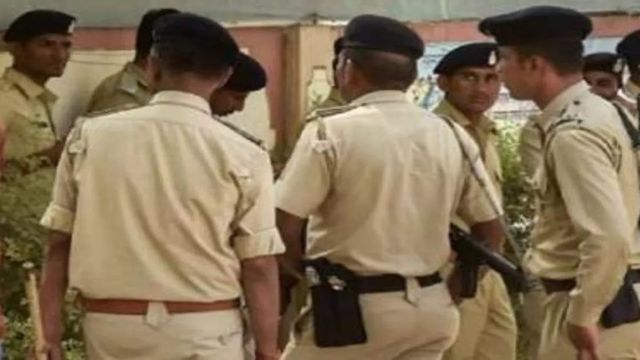 सिरसा में जुए के अड्डे पर पुलिस का छापा, पांच आरोपी गिरफ्तार; लाखों रुपये बरामद
