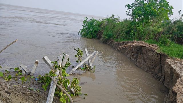 बाराबंकी में सरयू का जलस्तर घटा, बैराजों से छोड़ा गया दो लाख क्यूसेक पानी, बाढ़ पीड़ितों की मुश्किलें बरकरार
