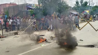 नाराज लोगों ने हाईवे जाम कर जमकर हंगामा किया। फोटो: जागरण