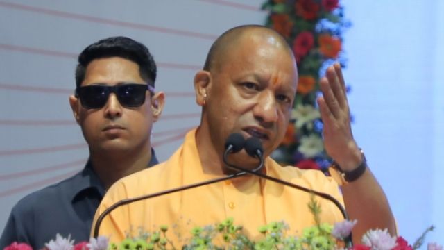 विघटनकारी ताकतों के भटकाव में न आएं छात्र, अब शिक्षकों पर जिम्मेदारी: योगी
