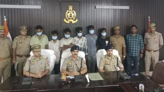 वाराणसी में एटीएम धोखाधड़ी गिरोह का भंडाफोड़, छह ठग गिरफ्तार।