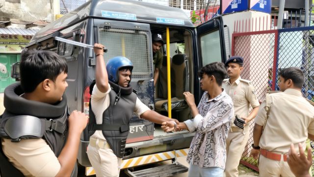 सिवान में बिहार बंद के दौरान हिंसा, 102 उपद्रवी गिरफ्तार; गोलीबारी की वजह आई सामने
