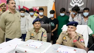 पत्रकारों से वार्ता करते एएसपी पूर्वी सुबोध गौतम। सौ से पुलिस विभाग