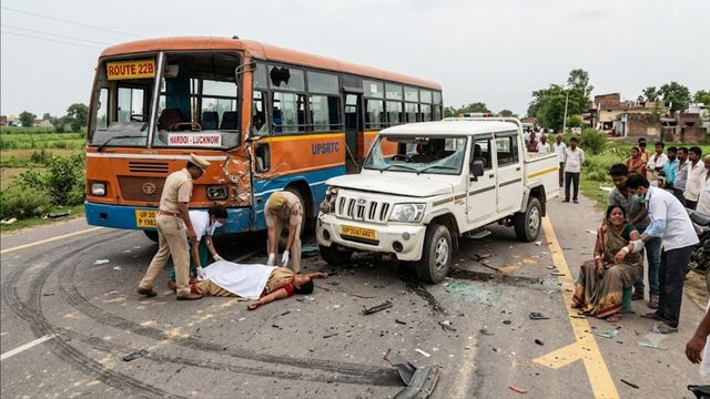 हरदोई में तेज रफ्तार पिकअप और बस के बीच टक्कर, महिला यात्री की मौत; दो घायल
