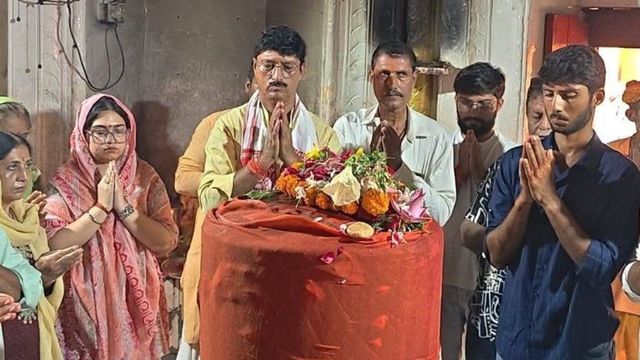 श्रीलंका दौरे से लौटे क्रिकेटर लक्ष्य राय चंदानी का गोंडा में हुआ भव्य स्वागत, पृथ्वीनाथ मंदिर में टेका मत्था