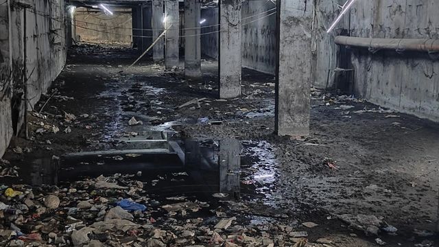 ग्रेटर नोएडा में सोसायटी के बेसमेंट में गंदगी और जलभराव, डेंगू-मलेरिया के खतरे से दहशत में लोग
