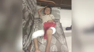 गलत सर्जरी का शिकार चार साल का मासूम शाद। स्वजन