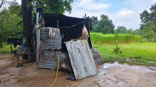 झिंझाना मेरठ करनाल हाईवे पर वह दुकान जहां टंकी में विस्फोट हुआ