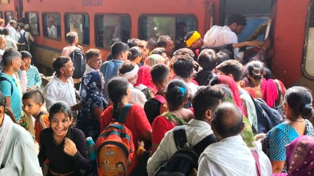 मुड़िया पूर्णिमा मेला: श्रद्धालुओं के लिए रेलवे ने चलाईं 6 स्पेशल ट्रेनें, गोवर्धन को 400 बसें रवाना