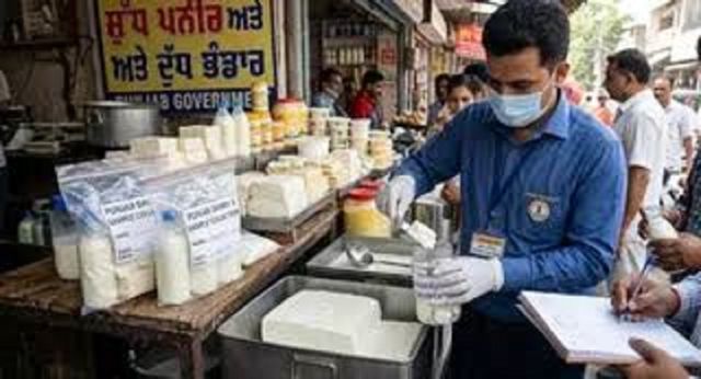 चंडीगढ़ वाले खा रहे मिलावटी खाना, किडनी और लिवर को खतरा; दूध से लेकर मसालों तक में मिलावट, संसद तक पहुंची रिपोर्ट
