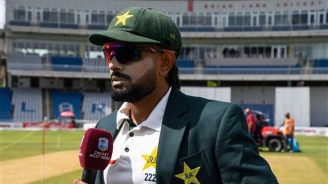 WI vs PAK: वापसी में फेल 'कप्तान बाबर आजम', वेस्टइंडीज के गेंदबाजों ने दिन में दिखाए तारे; मुश्किल में पाकिस्तान
