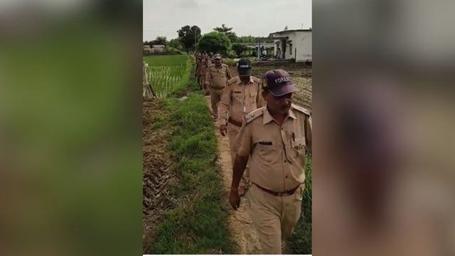 बाजपुर में वन संपदा की जांच को गई संयुक्त टीम पर युवक ने फर्सा ताना, अभद्रता का आरोप
