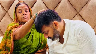 भरत तिवारी की मां से मिले पवन सिंह, भावुक होकर दिया न्याय का भरोसा