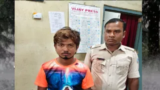 पुलिस की गिरफ्त में दुष्कर्म का आरोपित उमेश कुमार पासी। (फोटो जागरण)